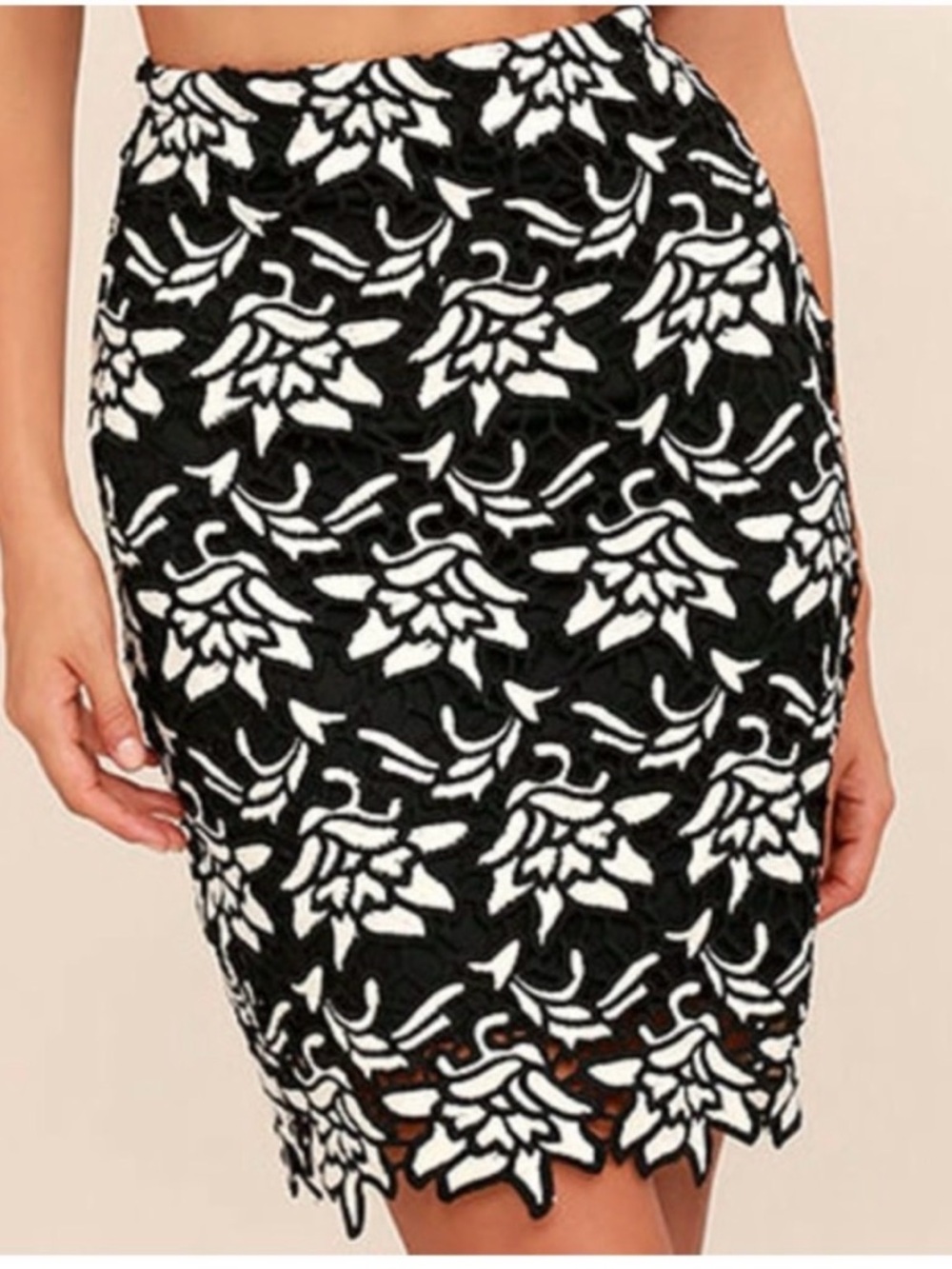 LULU’s Paris Cafe Black and White Lace Skirt size small